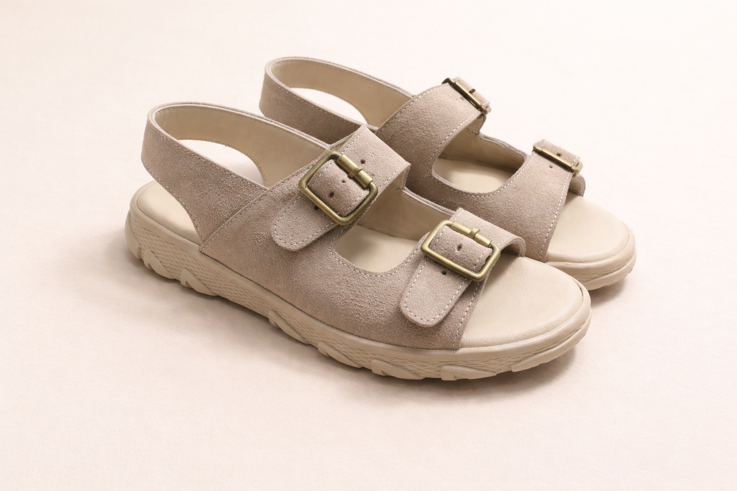 Sandalia Europea Perucha - mani gamuzon